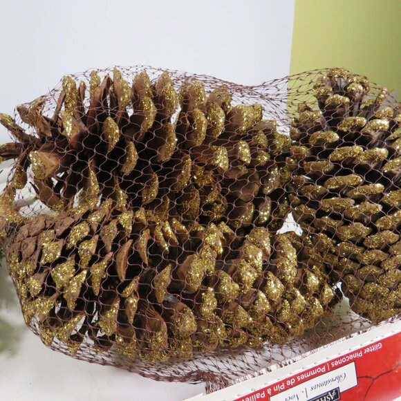 Holiday Picks and Pinecones NEW with Tags - Picture 2 of 8